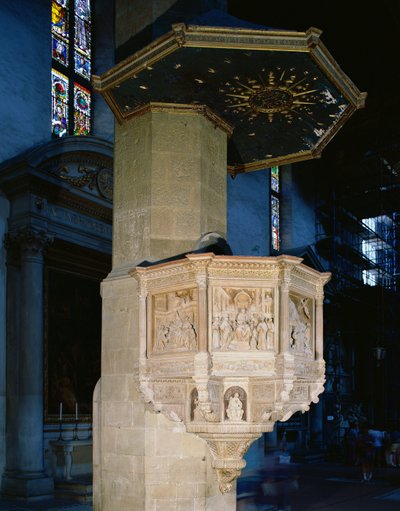 Pulpito decorato con scene della vita di San Francesco e quattro Virtù da Benedetto da Maiano